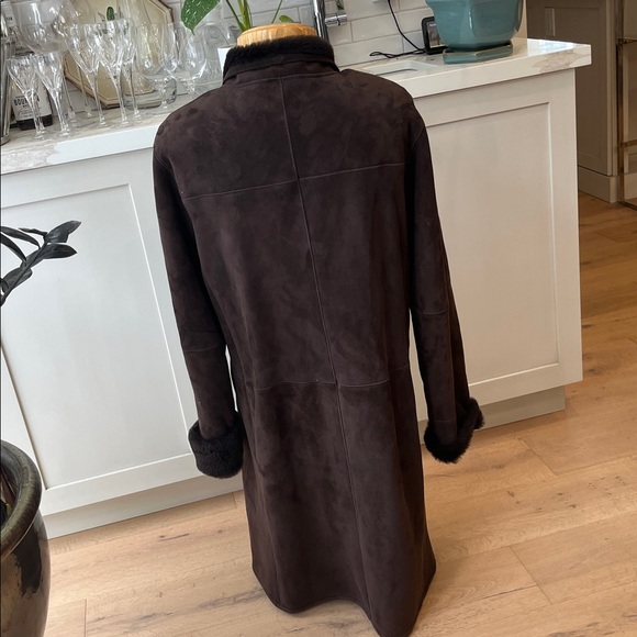 Women's Danier Chocolate Brown Shearing full length below the knee button frCoat - Picture 6 of 12